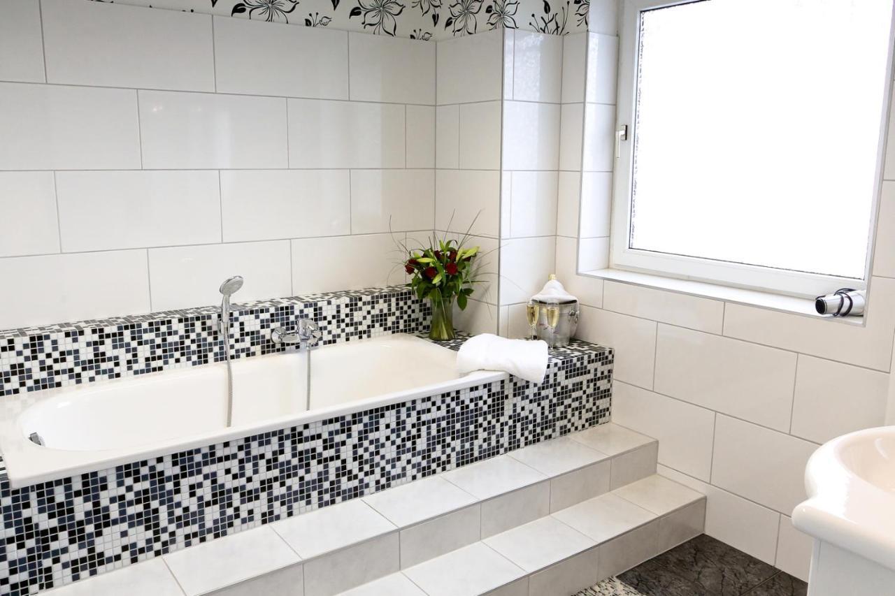 Suite-Apartment-Есен Екстериор снимка