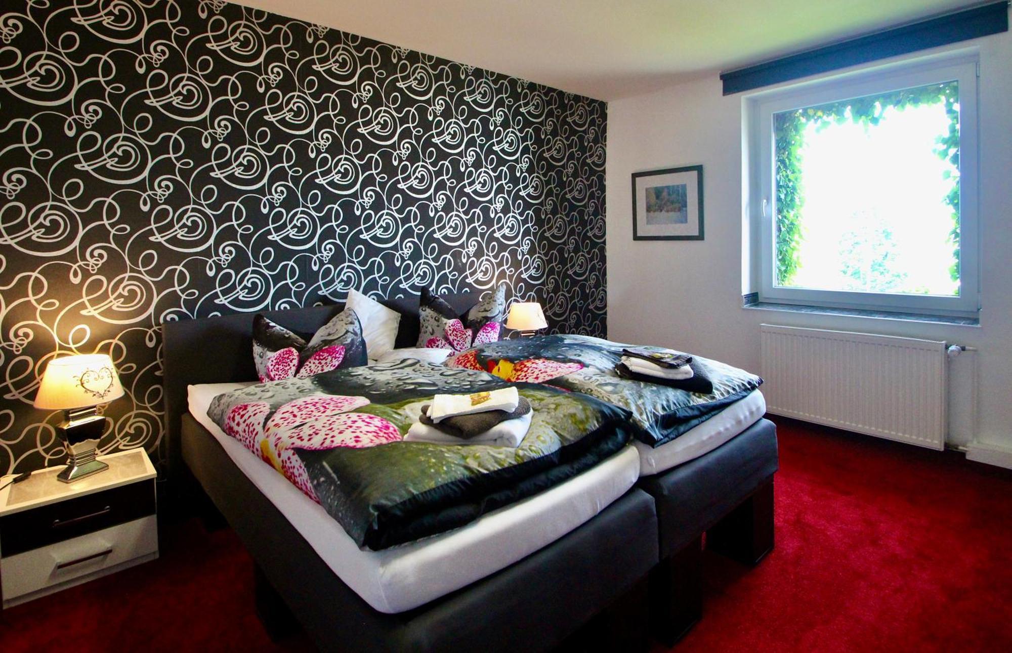 Suite-Apartment-Есен Екстериор снимка