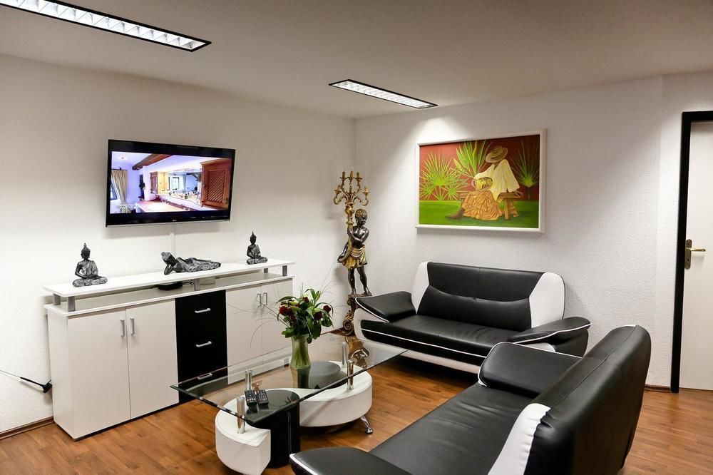 Suite-Apartment-Есен Екстериор снимка