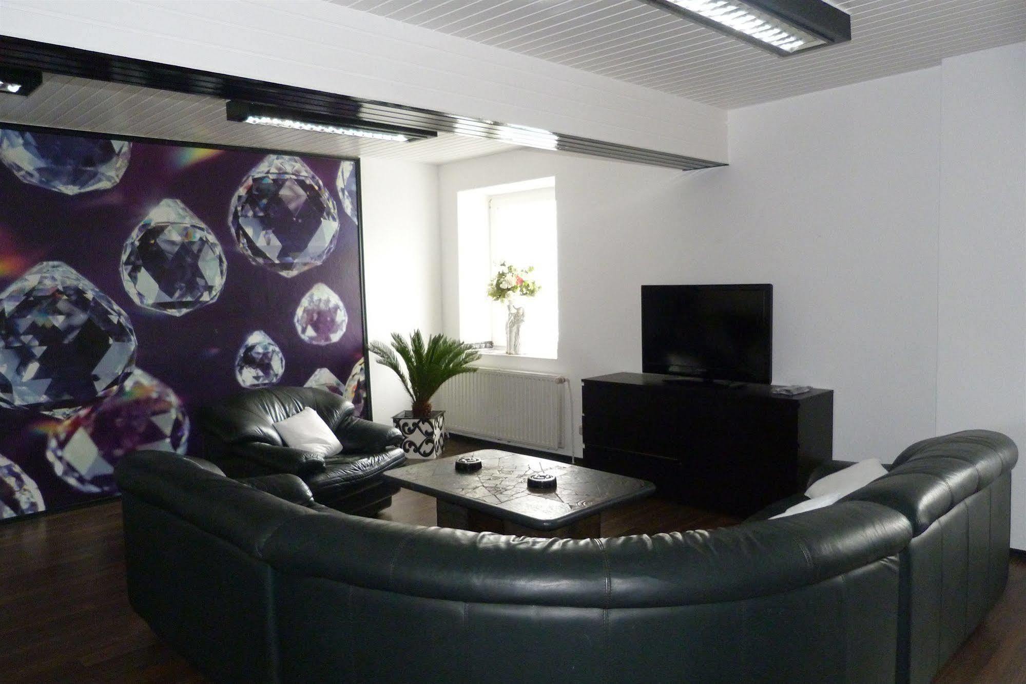 Suite-Apartment-Есен Екстериор снимка
