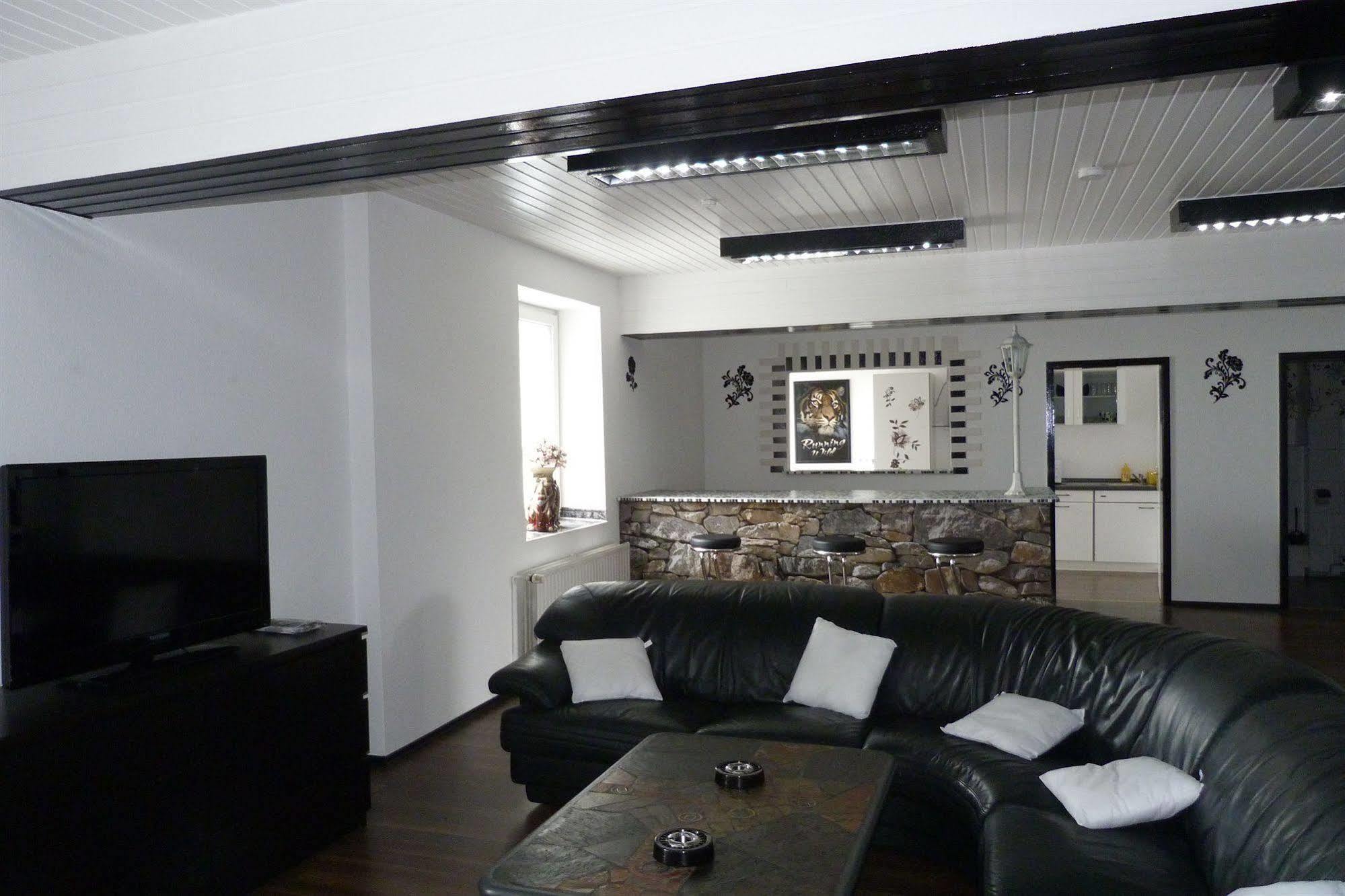 Suite-Apartment-Есен Екстериор снимка
