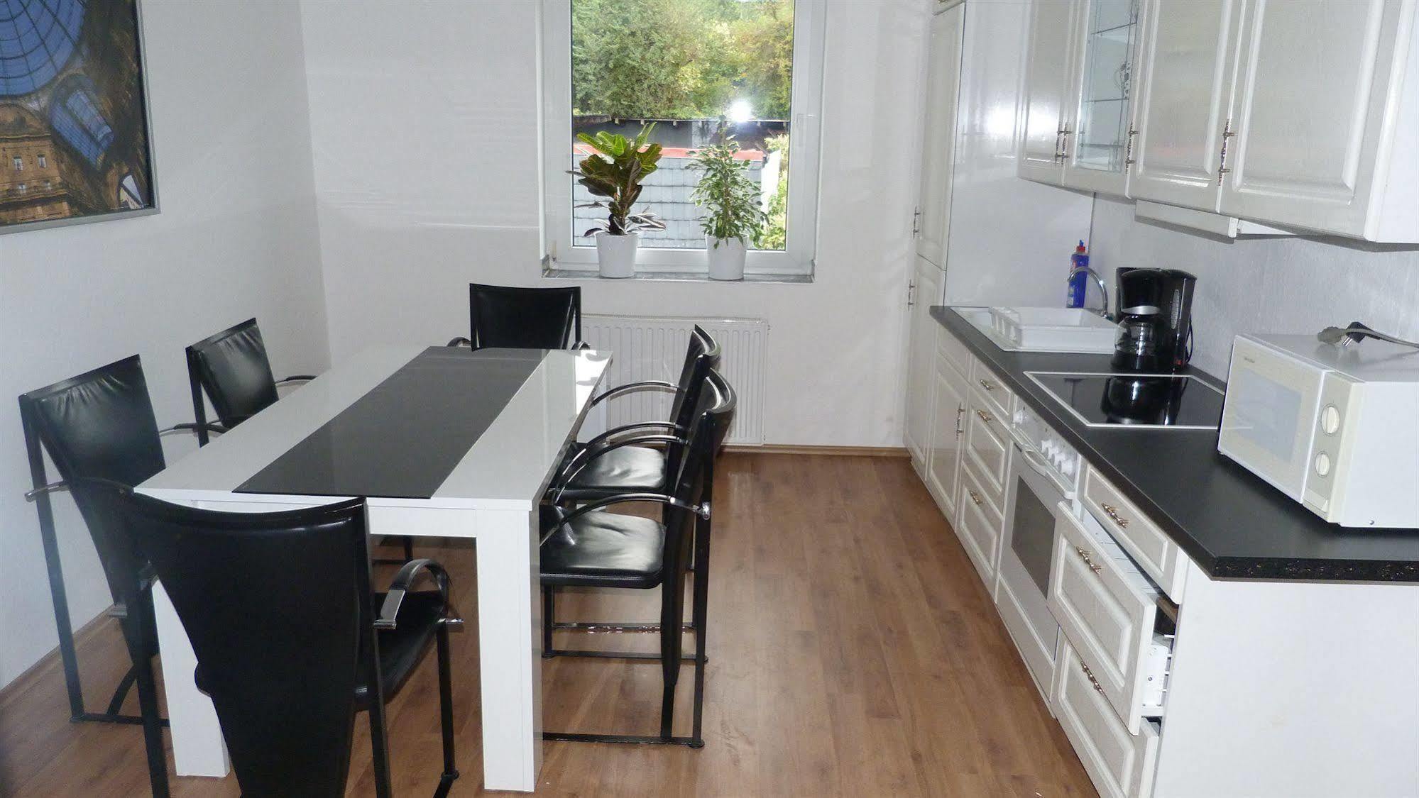 Suite-Apartment-Есен Екстериор снимка