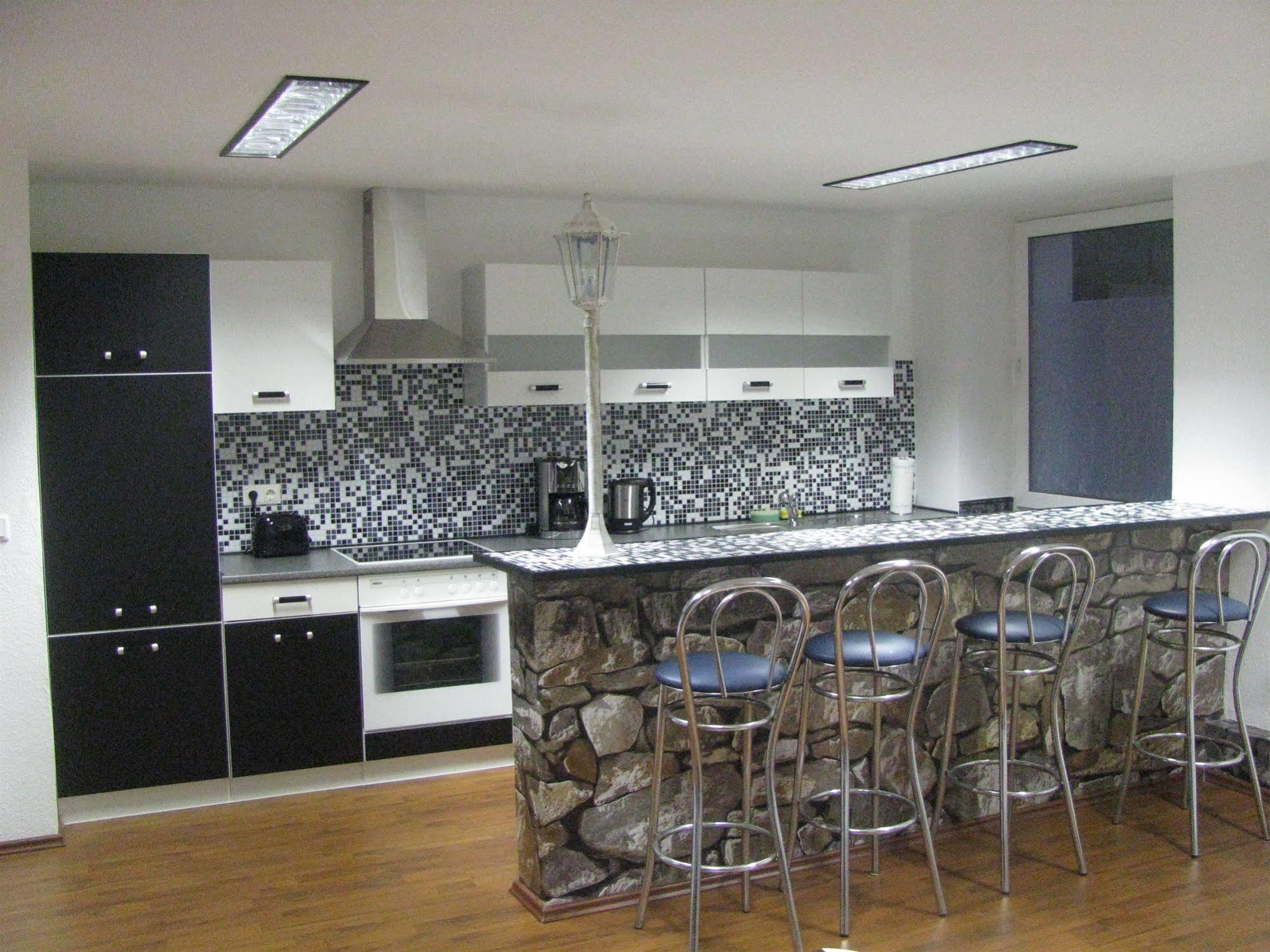 Suite-Apartment-Есен Екстериор снимка