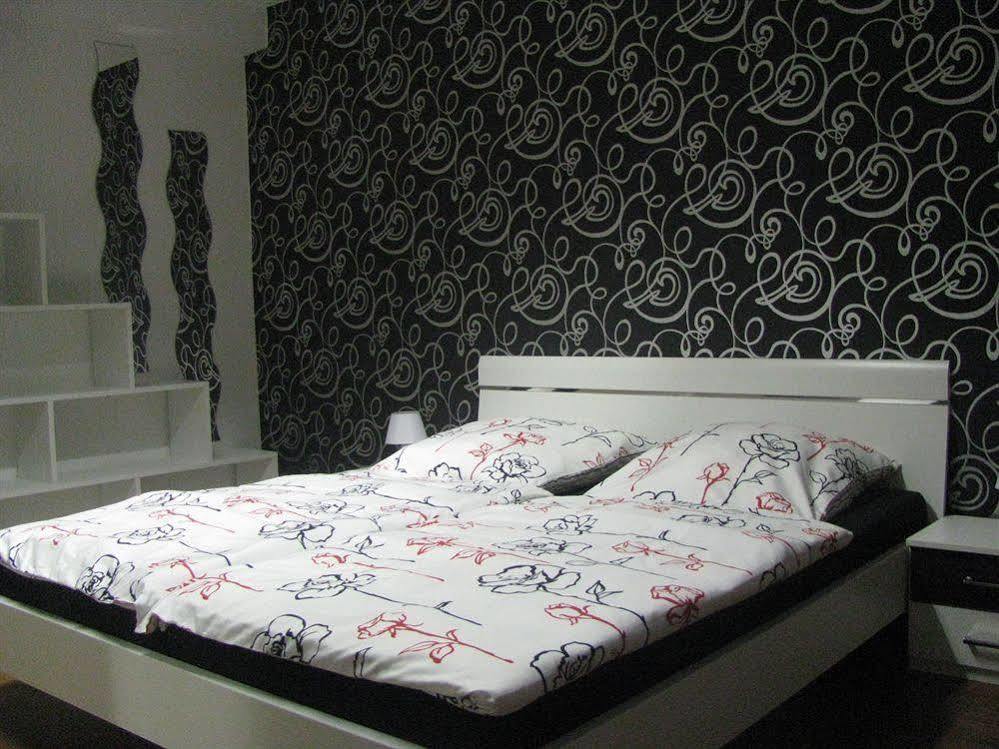 Suite-Apartment-Есен Екстериор снимка