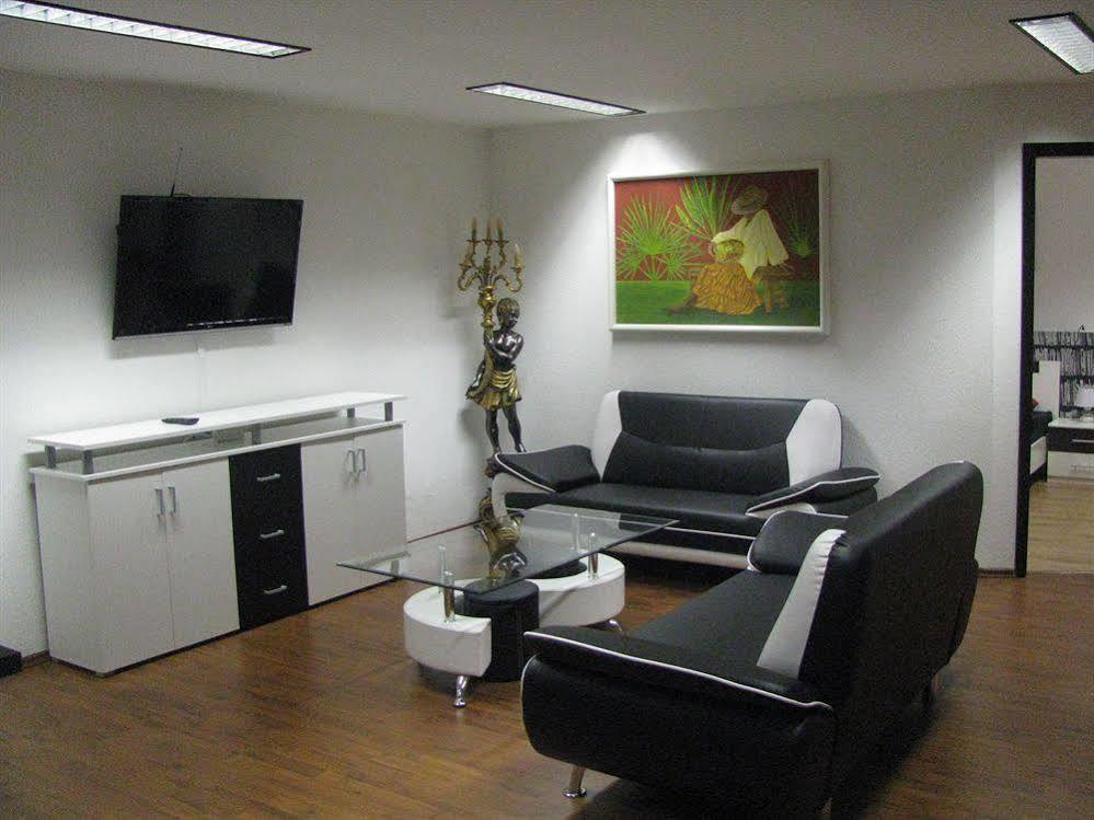 Suite-Apartment-Есен Екстериор снимка