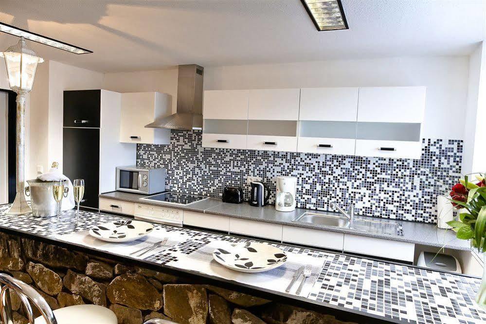 Suite-Apartment-Есен Екстериор снимка